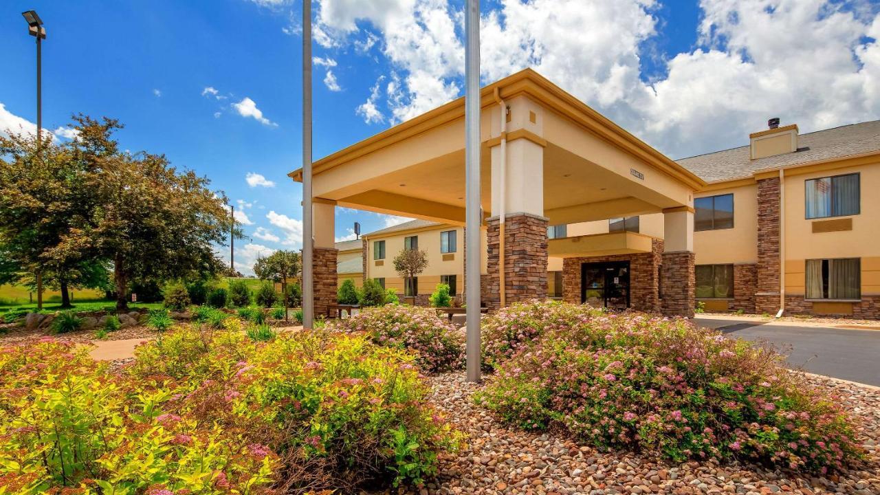Comfort Inn & Suites Black River Falls I-94 Bagian luar foto