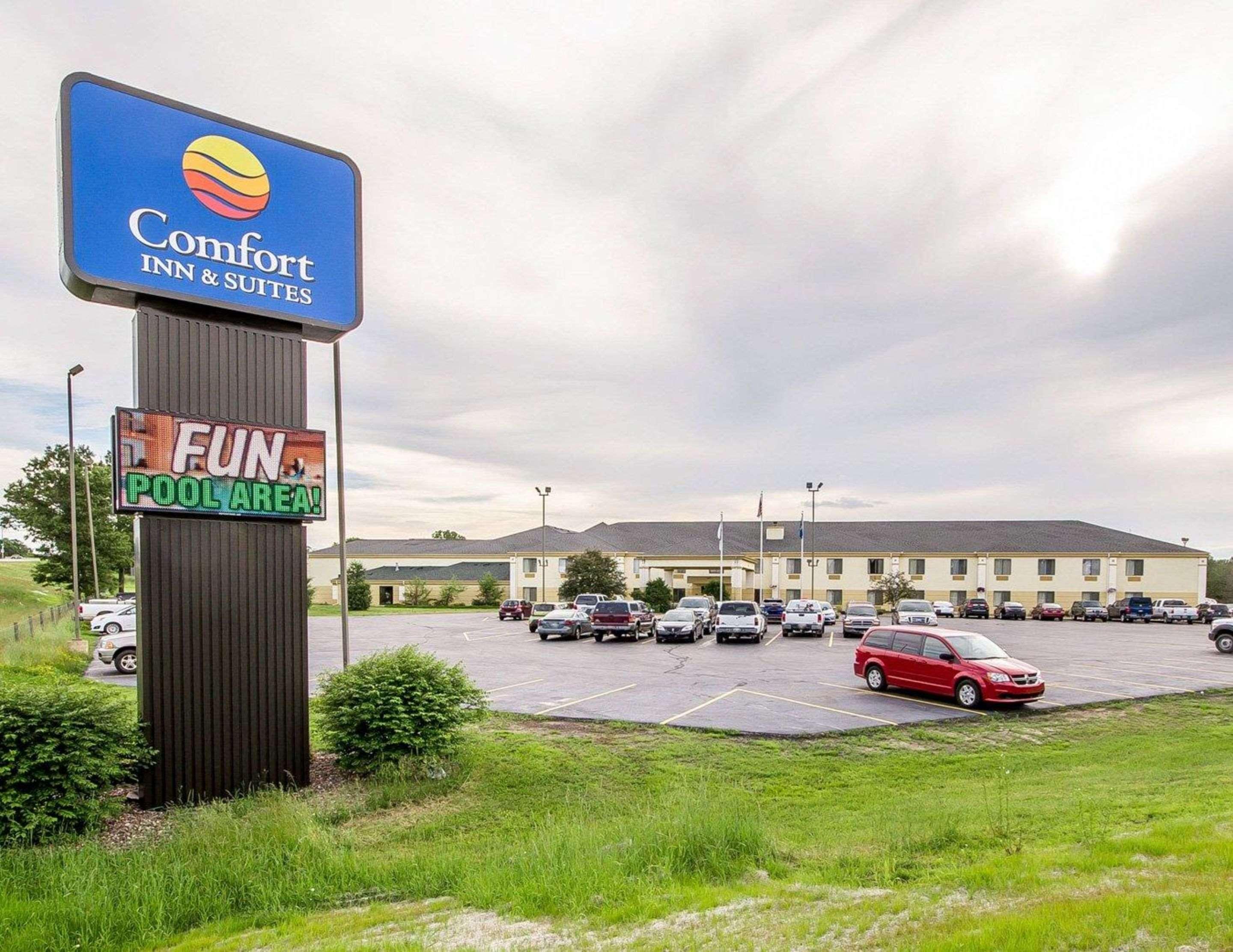 Comfort Inn & Suites Black River Falls I-94 Bagian luar foto