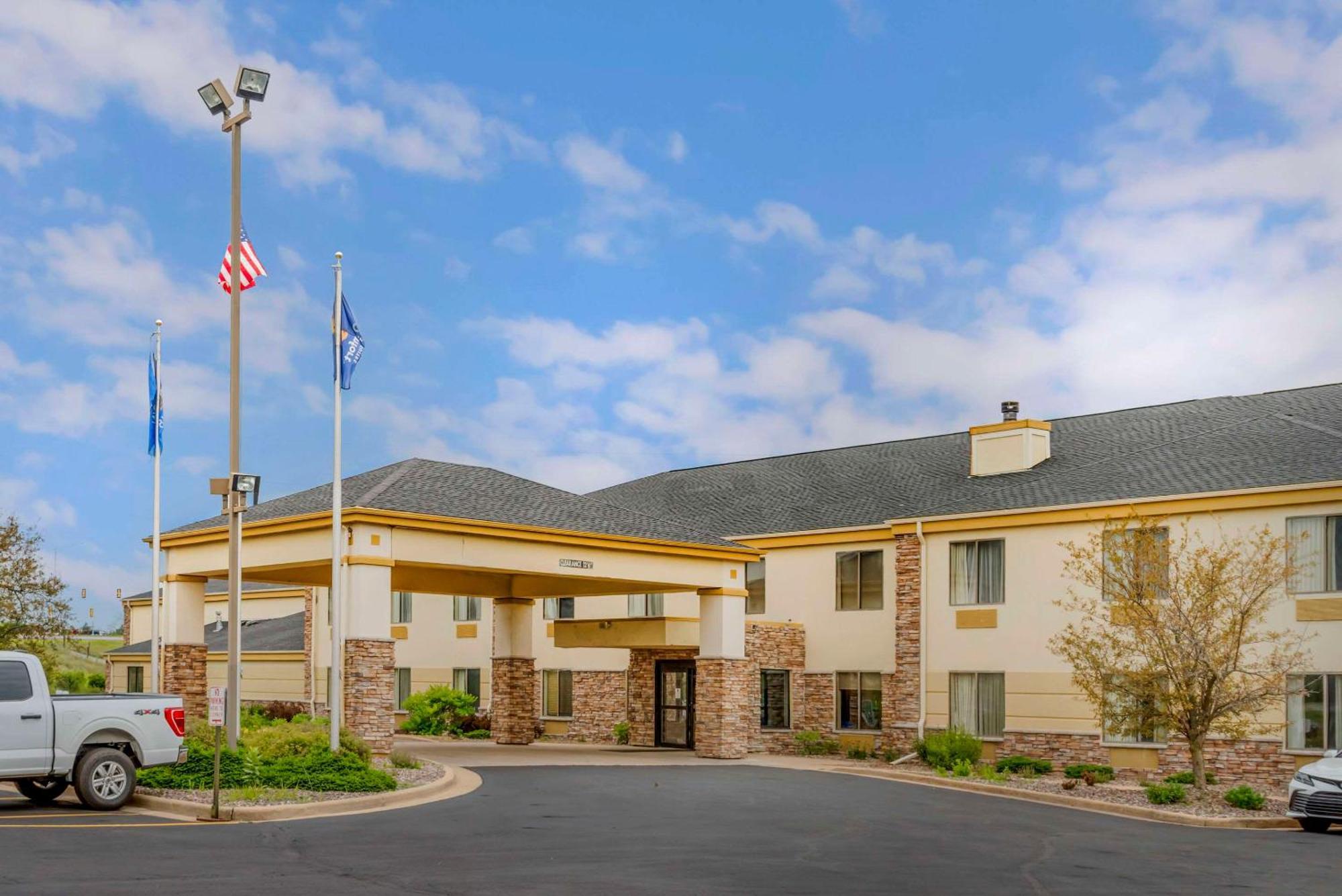 Comfort Inn & Suites Black River Falls I-94 Bagian luar foto