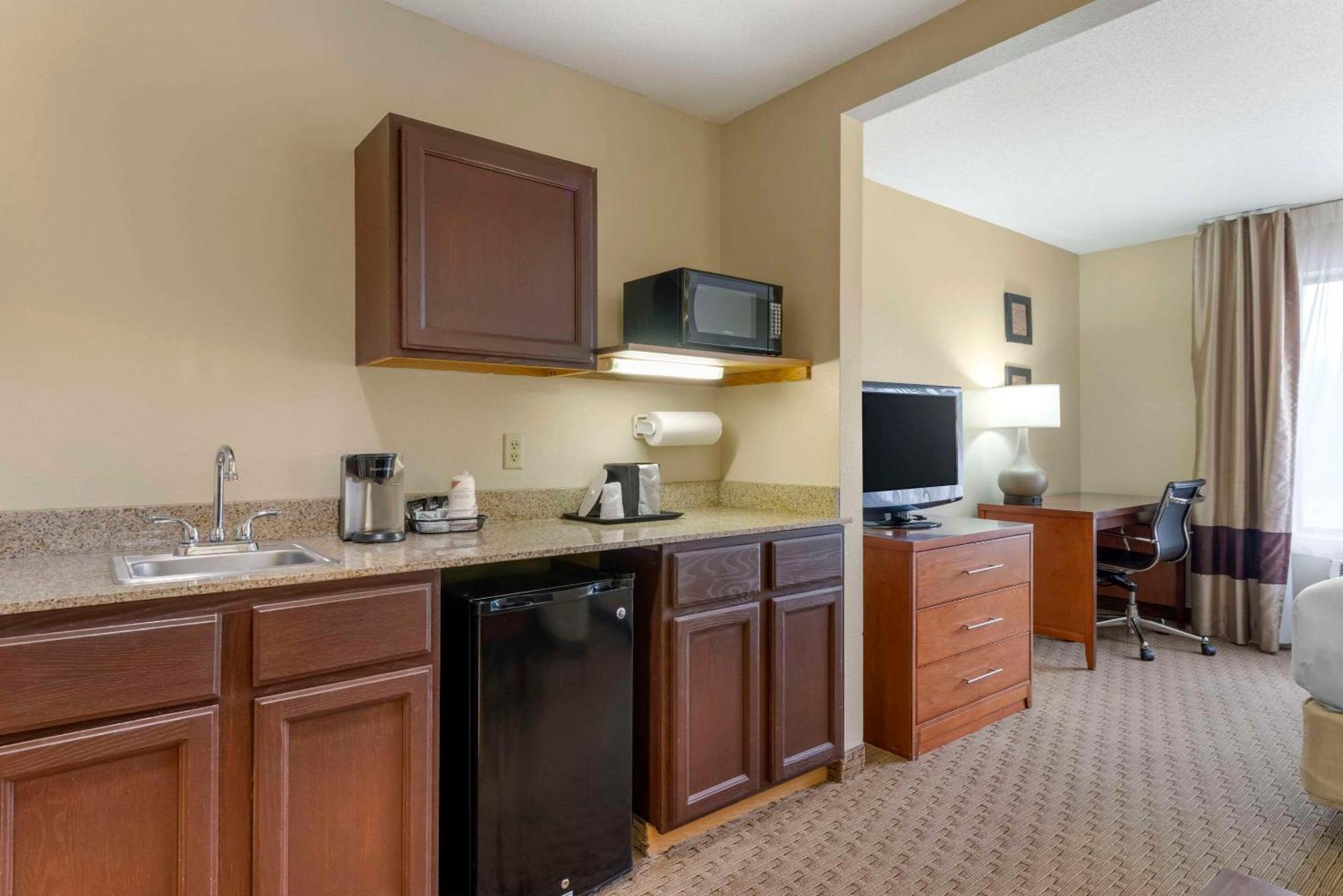 Comfort Inn & Suites Black River Falls I-94 Bagian luar foto