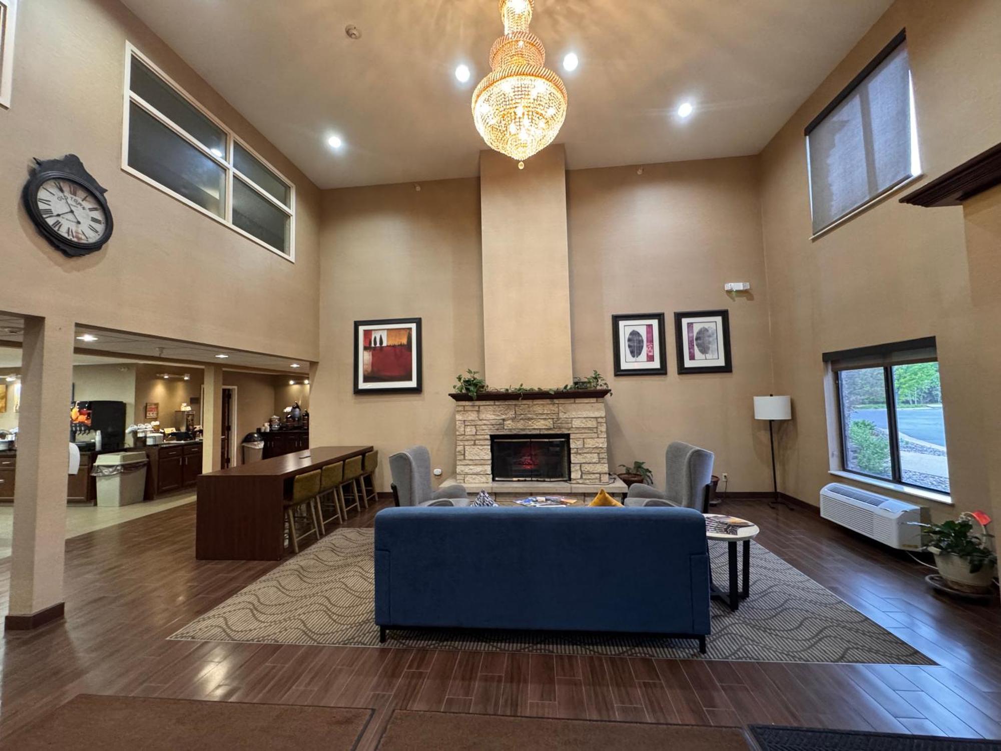 Comfort Inn & Suites Black River Falls I-94 Bagian luar foto