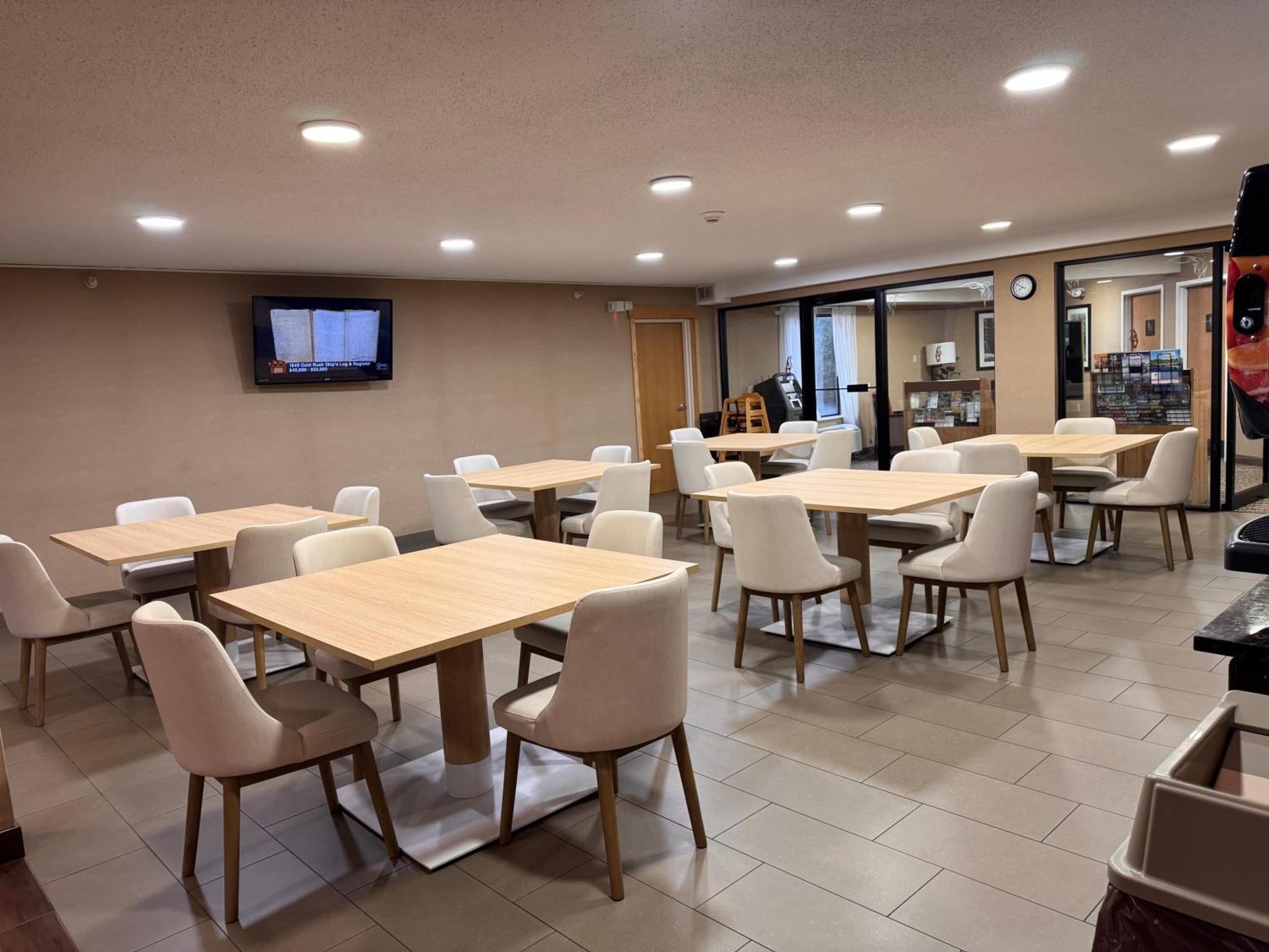 Comfort Inn & Suites Black River Falls I-94 Bagian luar foto