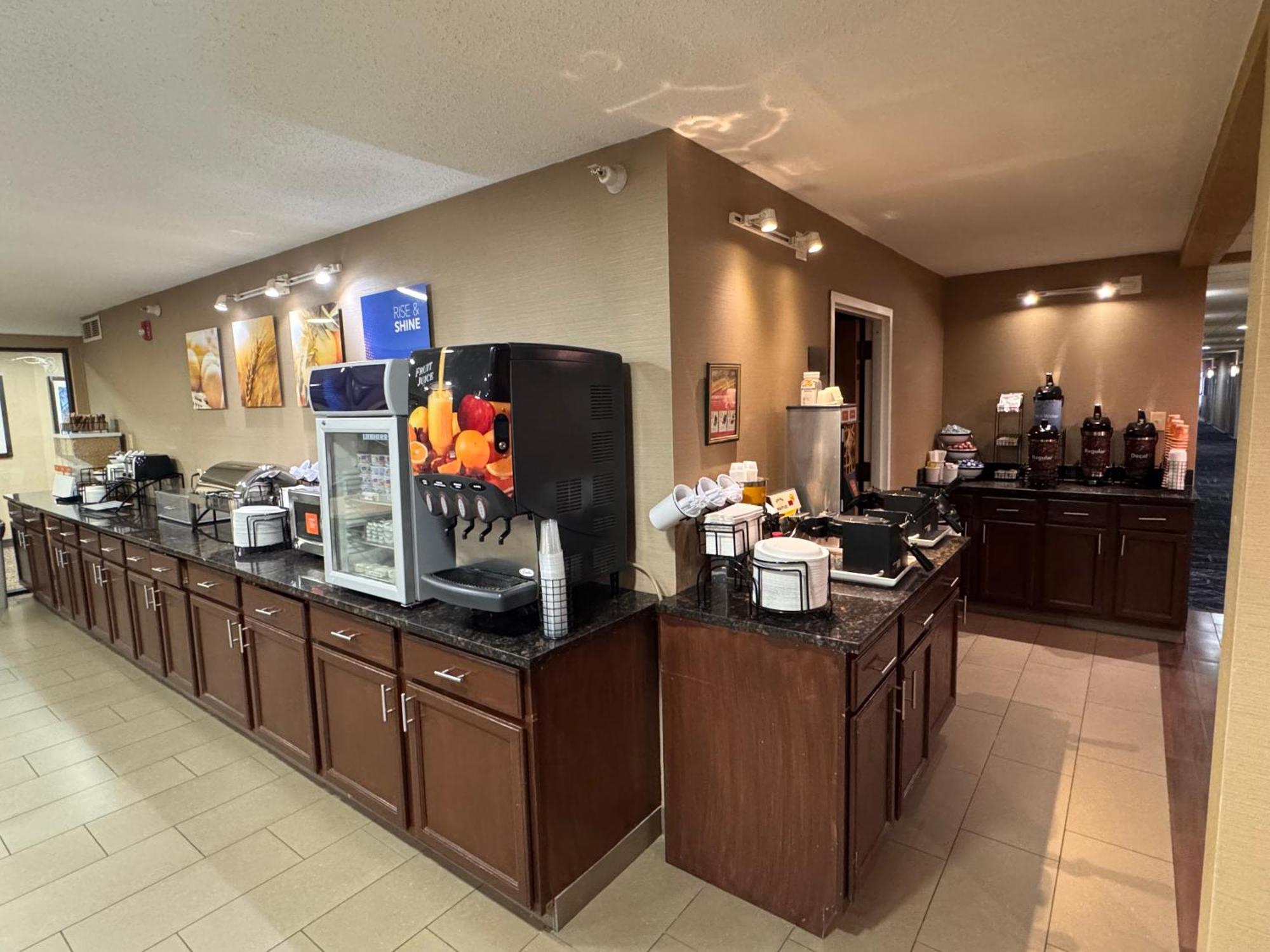 Comfort Inn & Suites Black River Falls I-94 Bagian luar foto